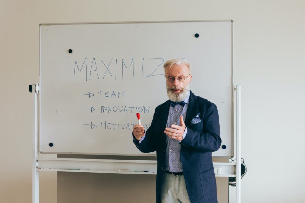 university professor explains innovation and maximization of team work